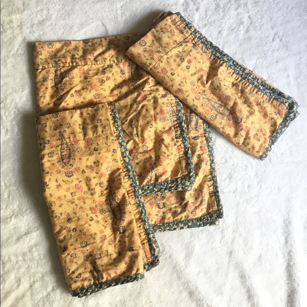 Chaps Dark Yellow Floral Curtain 4 Valance 59x17”.